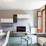 Smart Flat - Maggiore - Private Garage, Wi-fi Lägenhet Castelletto sopra Ticino