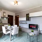 Smart Flat - Maggiore - Private Garage, Wi-fi * Castelletto sopra Ticino