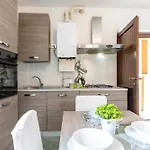 Smart Flat - Maggiore - Private Garage, Wi-fi Castelletto sopra Ticino