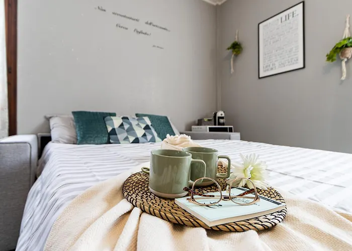 Daire Smart Flat - Maggiore - Private Garage, Wi-fi